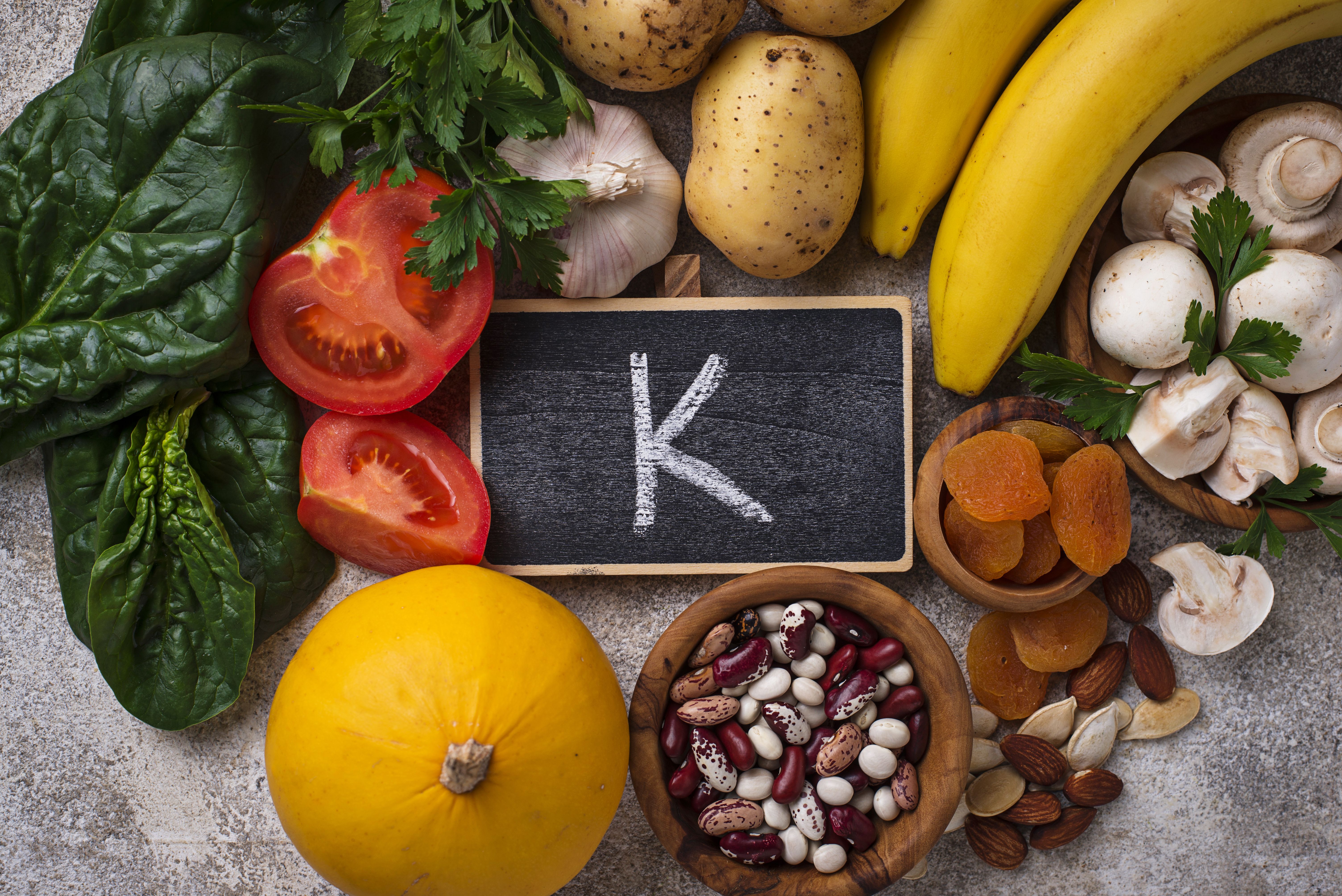Витамин k продукты. Что такое витамины. Витамин k. Витамины в продуктах.