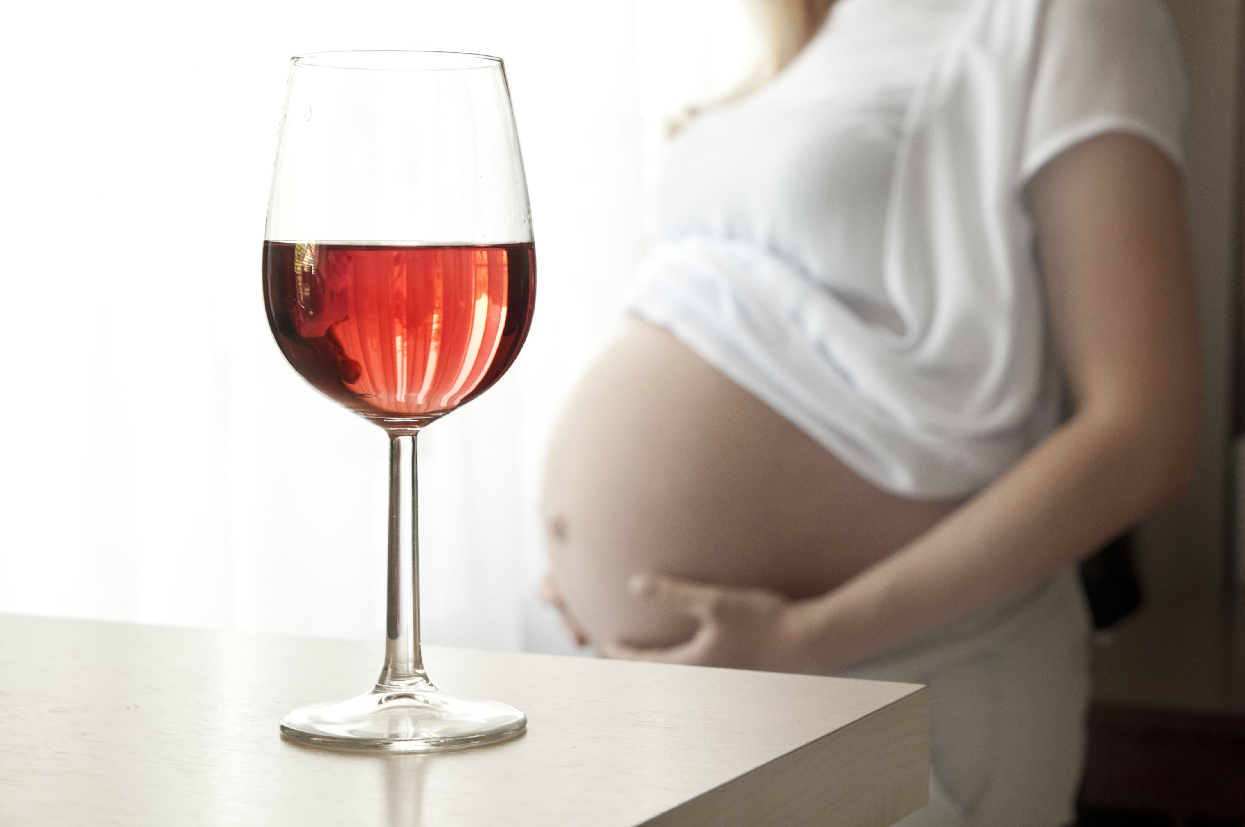 Пить после беременной. Беременные и алкоголь. Алкоголь и беременность.