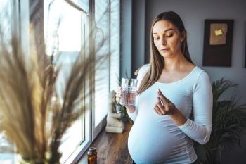 Acetaminophen remains first-line medication for pain, fever in pregnancy, SMFM says | Image credit: Stock.adobe.com