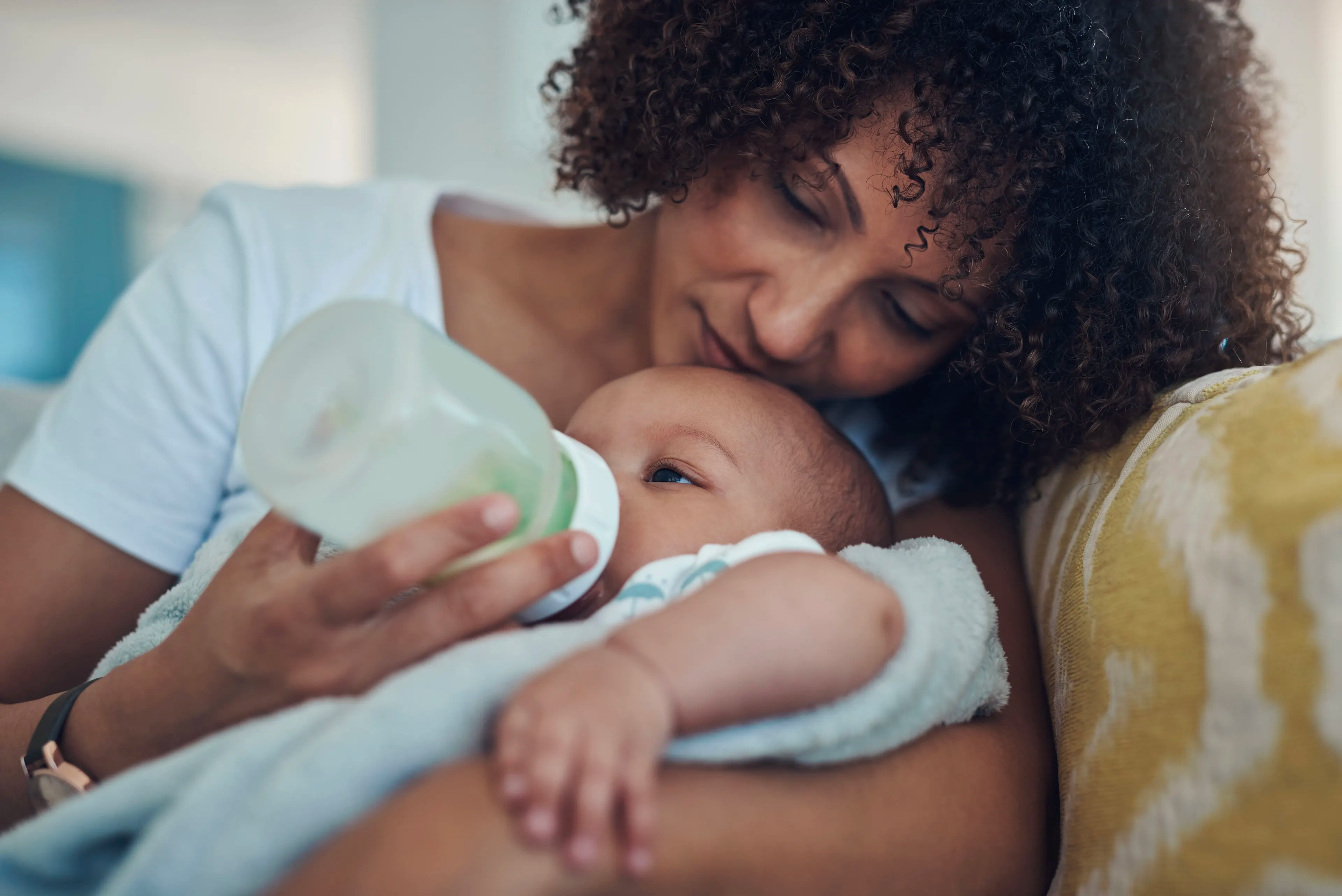 Care, woman feeding her baby with bottle: © Felix/peopleimages.com-stock.adobe.com