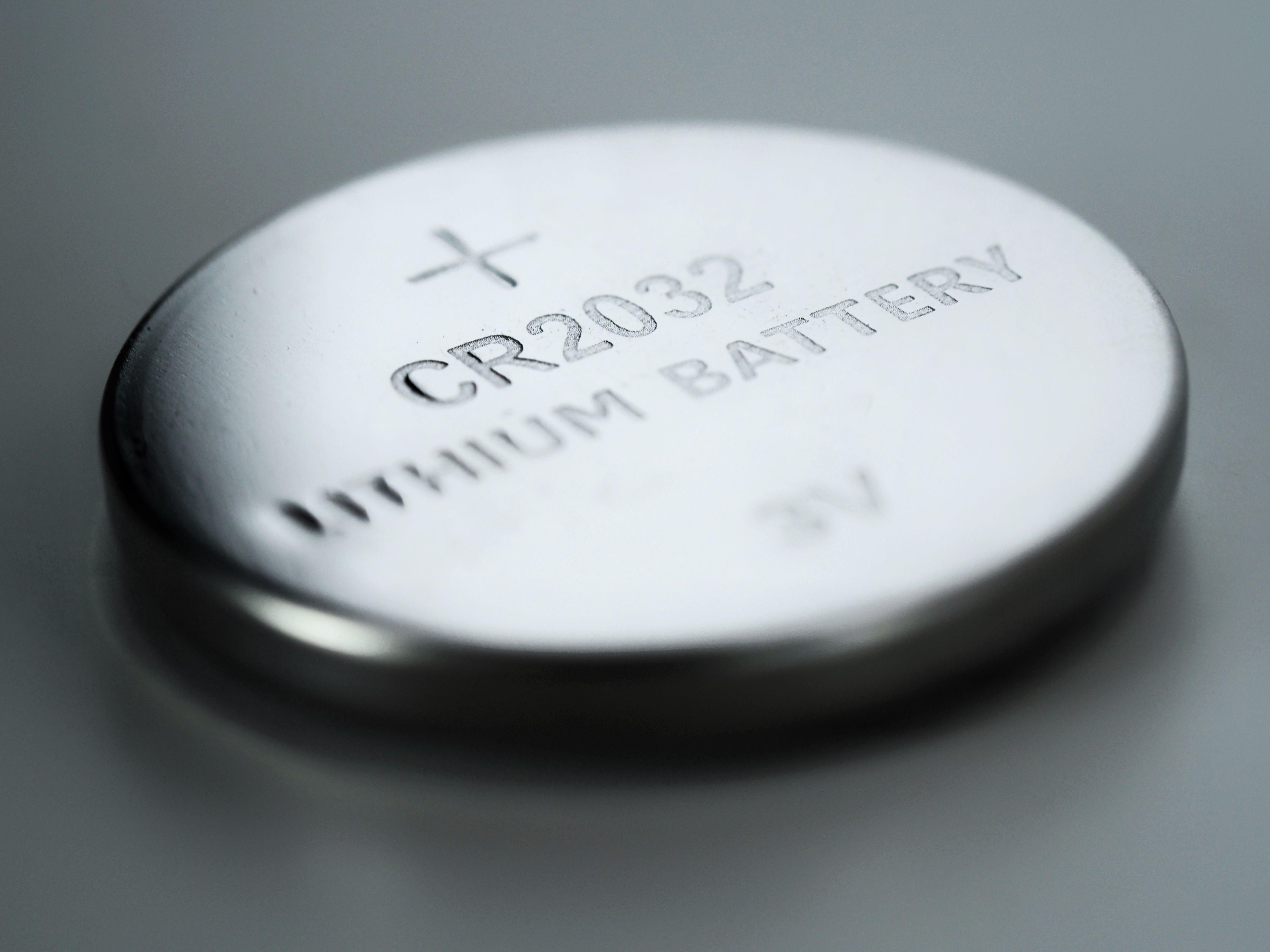 Child-protective button battery reduces tissue injury but does not change emergency management | Image Credit: © MissPic - stock.adobe.com.
