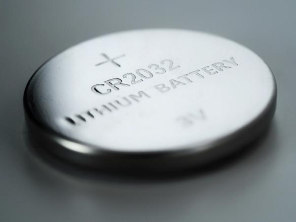 Child-protective button battery reduces tissue injury but does not change emergency management | Image Credit: © MissPic - stock.adobe.com.