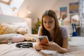 Social media linked to riskier product use in teens | Image Credit: © m-art - stock.adobe.com