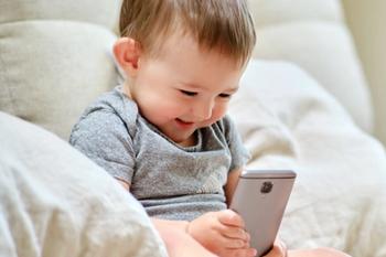Screen time under 2 years of age and autism risk at 12 years | Image Credit: © Андрей Журавлев - © Андрей Журавлев - stock.adobe.com.
