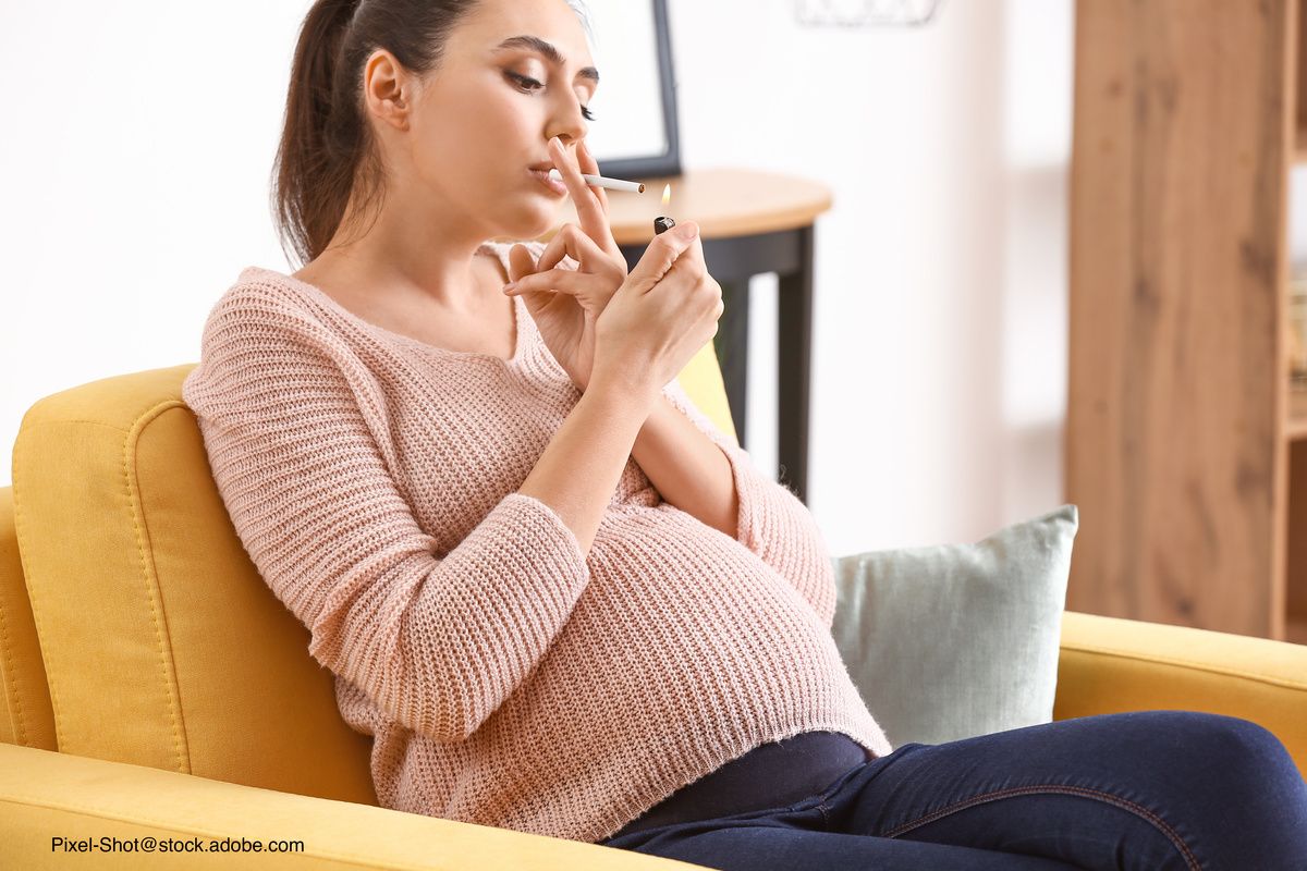 pregnant woman smoking
