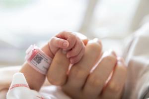 Handheld optical device detects necrotizing enterocolitis in premature infants before radiographic signs appear | Image Credit: © Rattanachat - stock.adobe.com