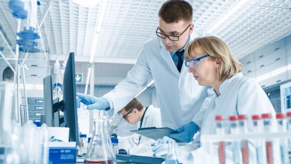 Pegcetacoplan reduces proteinuria, stabilizes kidney function in adolescents with C3G and IC-MPGN | Image Credit: © Gorodenkoff - stock.adobe.com