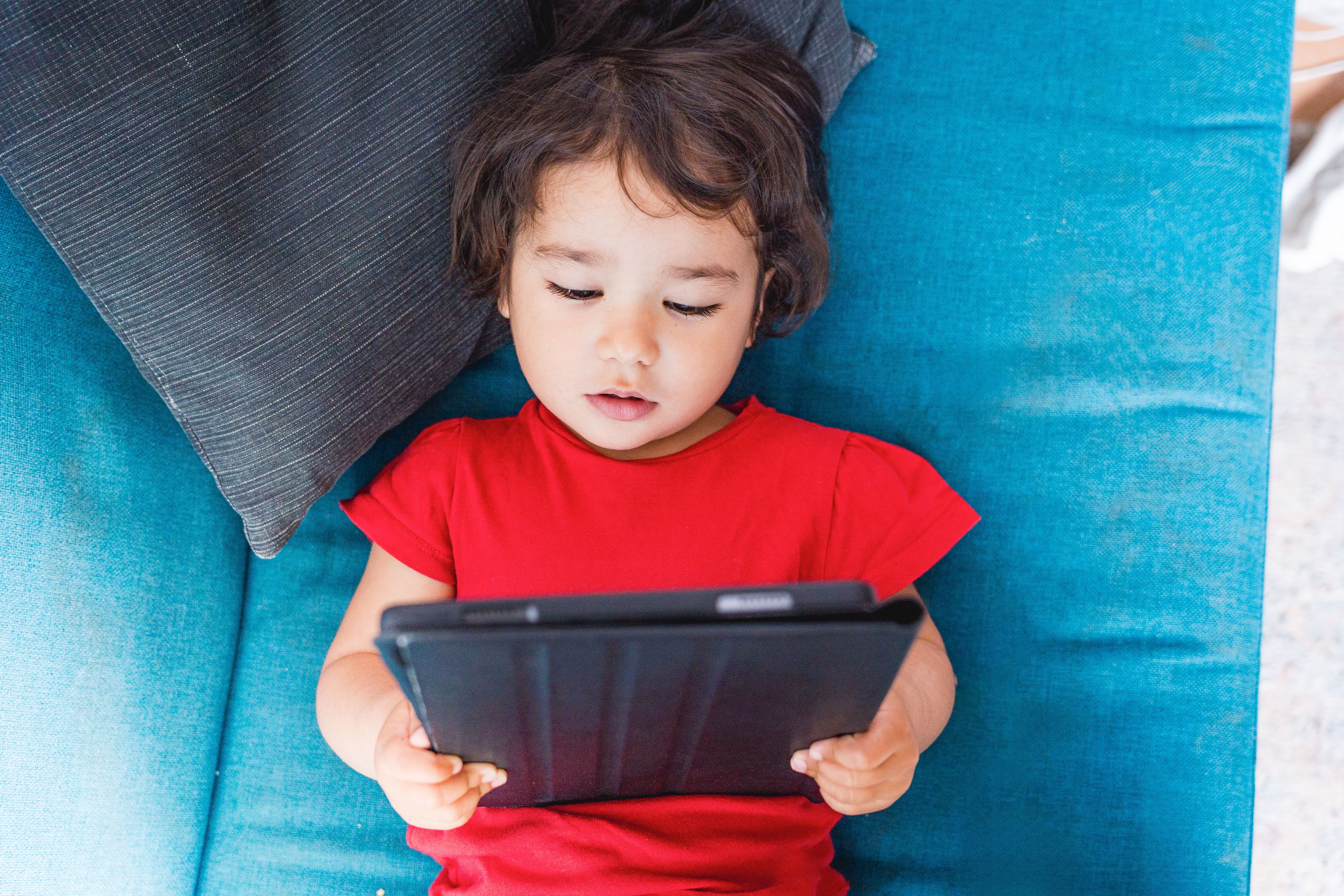 Study links screen time to socioemotional problems in children, with bidirectional effects Study links screen time to socioemotional problems in children, with bidirectional effects