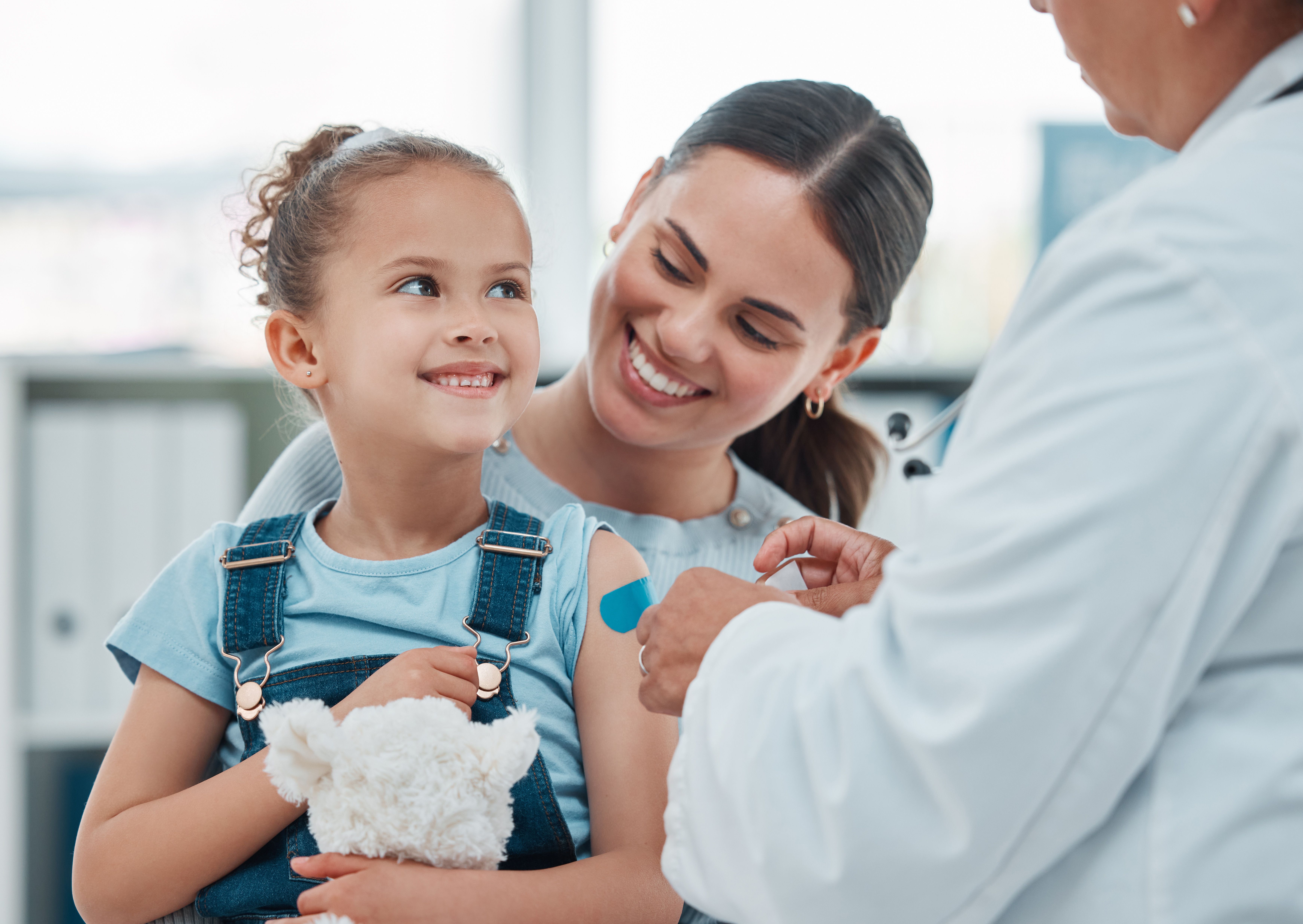 New evidence backs pediatric flu vaccination efficacy as CDC drops it from childhood schedule | Image Credit: © N Lawrenson/peopleimages.com - stock.adobe.com.
