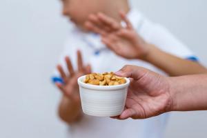 Which children are most at risk for food allergy? New meta-analysis offers answers | Image Credit: © Graphicroyalty - stock.adobe.com.
