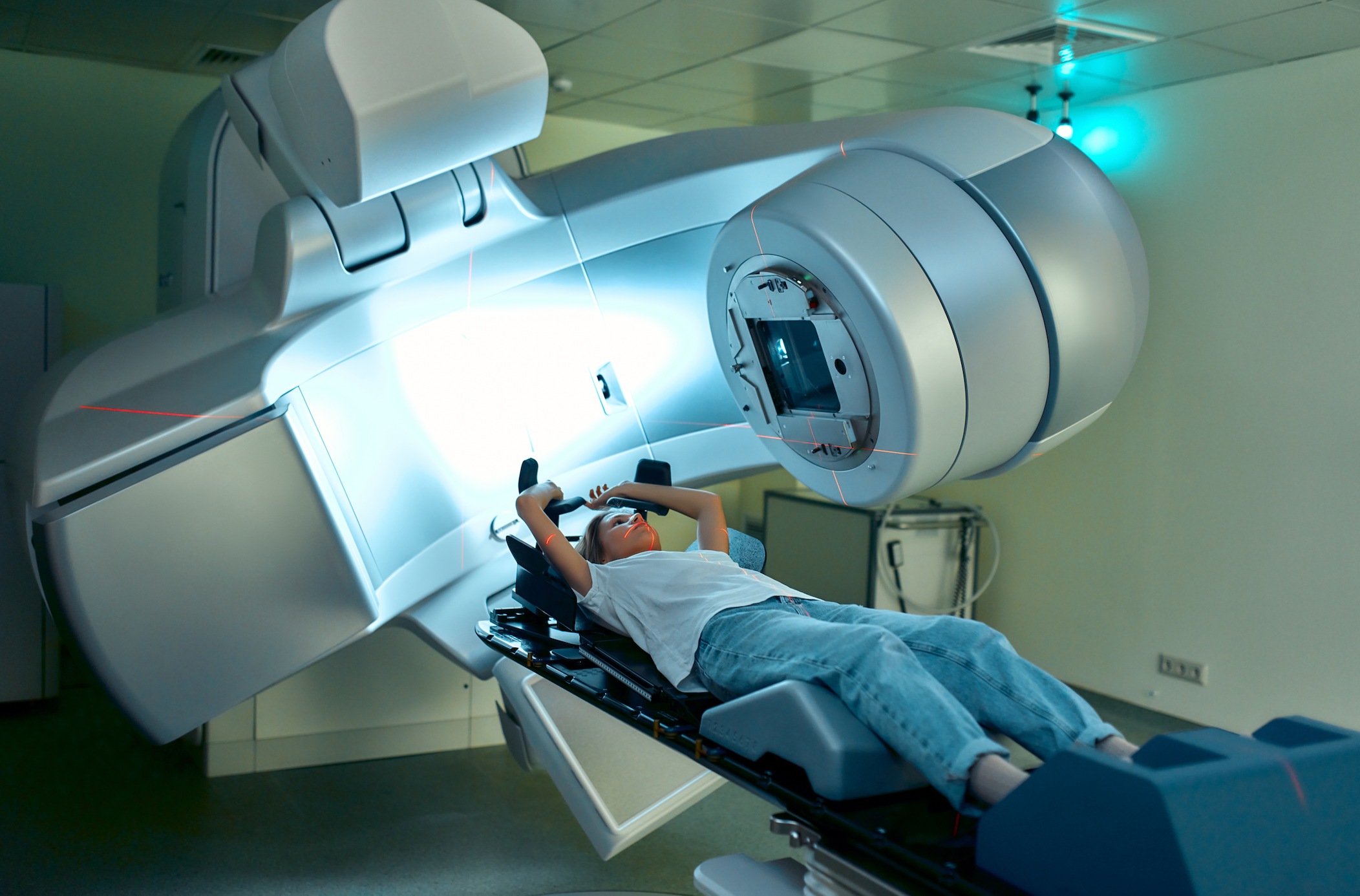 A young woman is undergoing radiation therapy for cancer in a modern cancer hospital. Cancer treatment, modern medical linear accelerator. | Image credit: © Valerii Apetroaiei - © stock.adobe.com