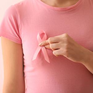 Experts discuss treatment options for those with ER-positive, HER2-negative stage 4 breast cancer: © stock.adobe.com.
