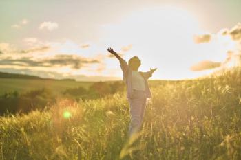  Image of a happy senior woman enjoying a day in nature, reflecting the high quality of life in retirement communities | Image credit: © yavdat - © - stock.adobe.com