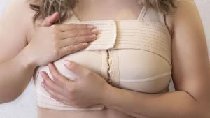 I faced breast cancer and unexpected body changes with resilience and humor, learning to adapt and find strength in the process: © stock.adobe.com.