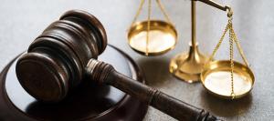 Can Doctors be Expert Witnesses Against Non-Physicians?