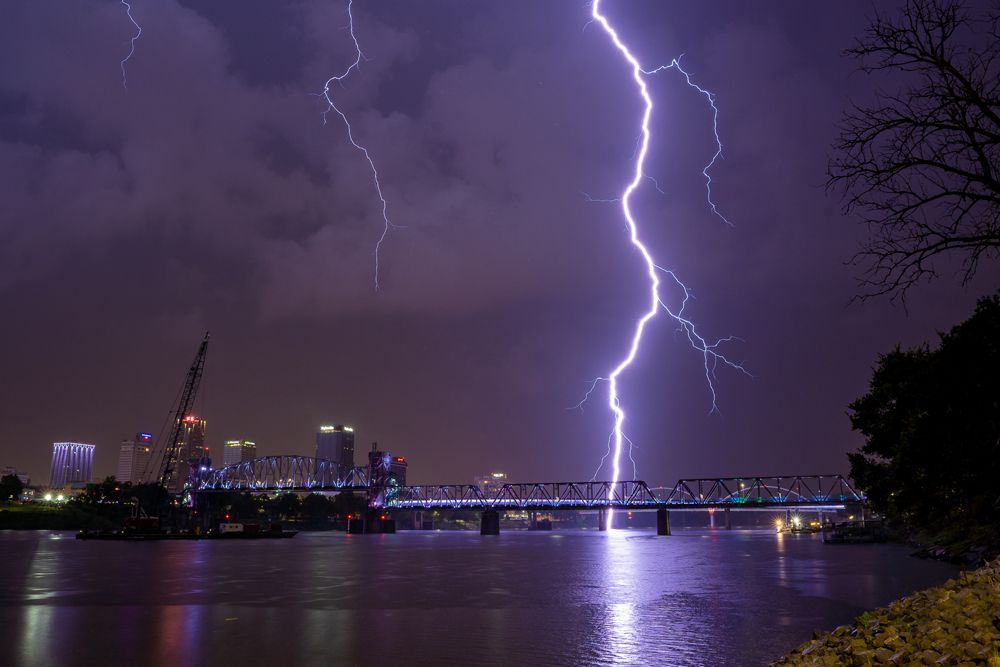 Lightning strike over Little Rock, Arkansas Derrick / stock.adobe.com