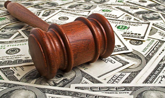 Gavel Over Benjamins _73908102