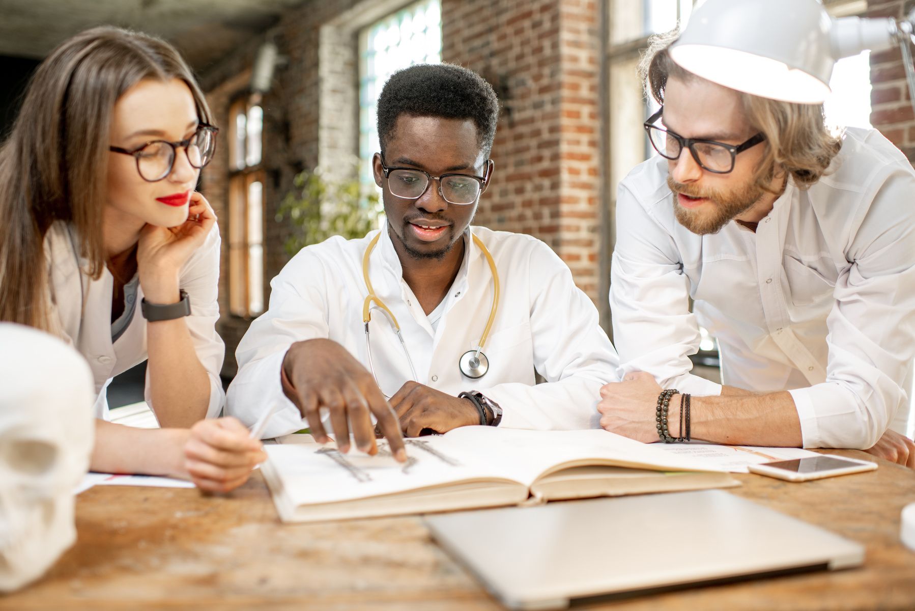 Why Pharmacy Schools Are Urged to Partner with Community Pharmacies