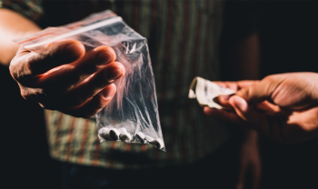 Selling Drugs_87673814
