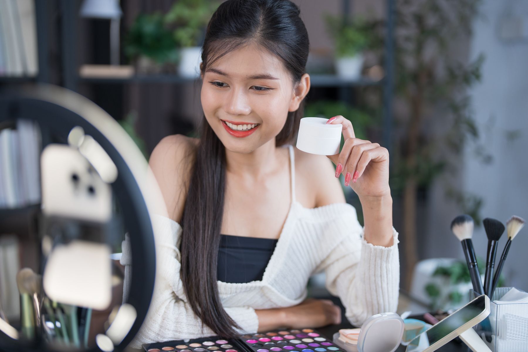 Social Media Significantly Influences Attitudes, Behaviors Toward Skin Health Social Media Significantly Influences Attitudes, Behaviors Toward Skin Health