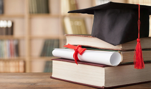 GraduationCapAndBooks_169730724