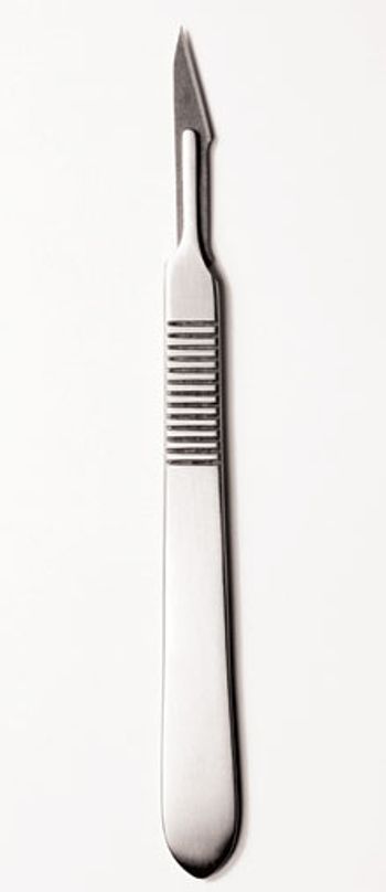 veterinary_Scalpel,-close-up-(B&W)_200379848-001_getty.jpg