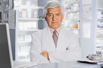 veterinary_Hispanic-pharmacist-in-drug-store_98186841_450px.jpg