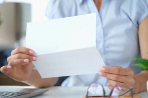 Do women sell their skills differently than men?
