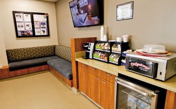 veterinary-conejo-valley-cookie-reception-450.jpg