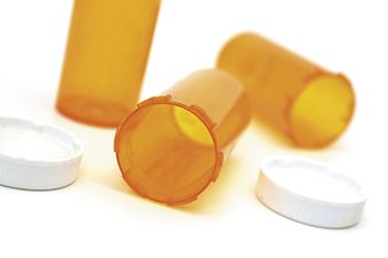 veterinary-empty-pill-bottles-with-caps-over-white-450px-shutterstock-133885280.jpg