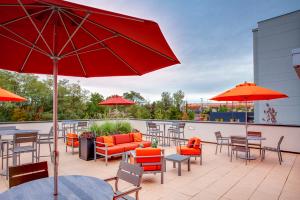 The outdoor area of the breakroom at Eastern Animal Hospital in Baltimore
