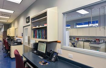 2017_12_NorthStarVETS_Doctor_Corridor-450.jpg