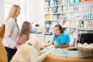 Robert Daly/KOTO / stock.adobe.com / happy vet office