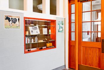 12_HunterdonHillsAnimalHospital_DisplayCabinet_medium.jpg