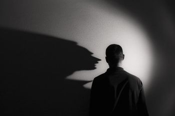 veterinary-Fears-lurking-in-the-dark-450px-185677101.jpg