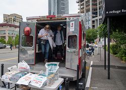 Seattle Veterinary Outreach helps pets on the streetsand their owners, too