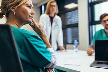 veterinary-meeting-technician-doctor-AdobeStock_170293462_450.jpg