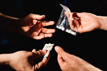 veterinary-buying-and-paying-a-drug-dealer-for-narcotics-288626864-body.jpg