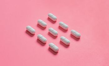 veterinary-hydrocodone-tablets-on-a-pink-background-shutterstock-396724330-450px.jpg