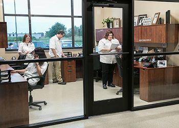 PetersenPetHospital_Associatesoffice1-450.jpg