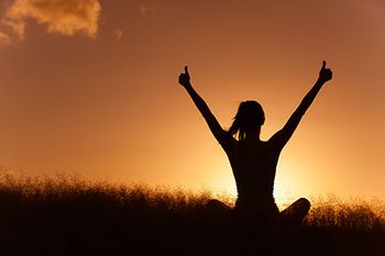 veterinary-woman-resolution-success-thumbs-up-AdobeStock_99599538-450.jpeg
