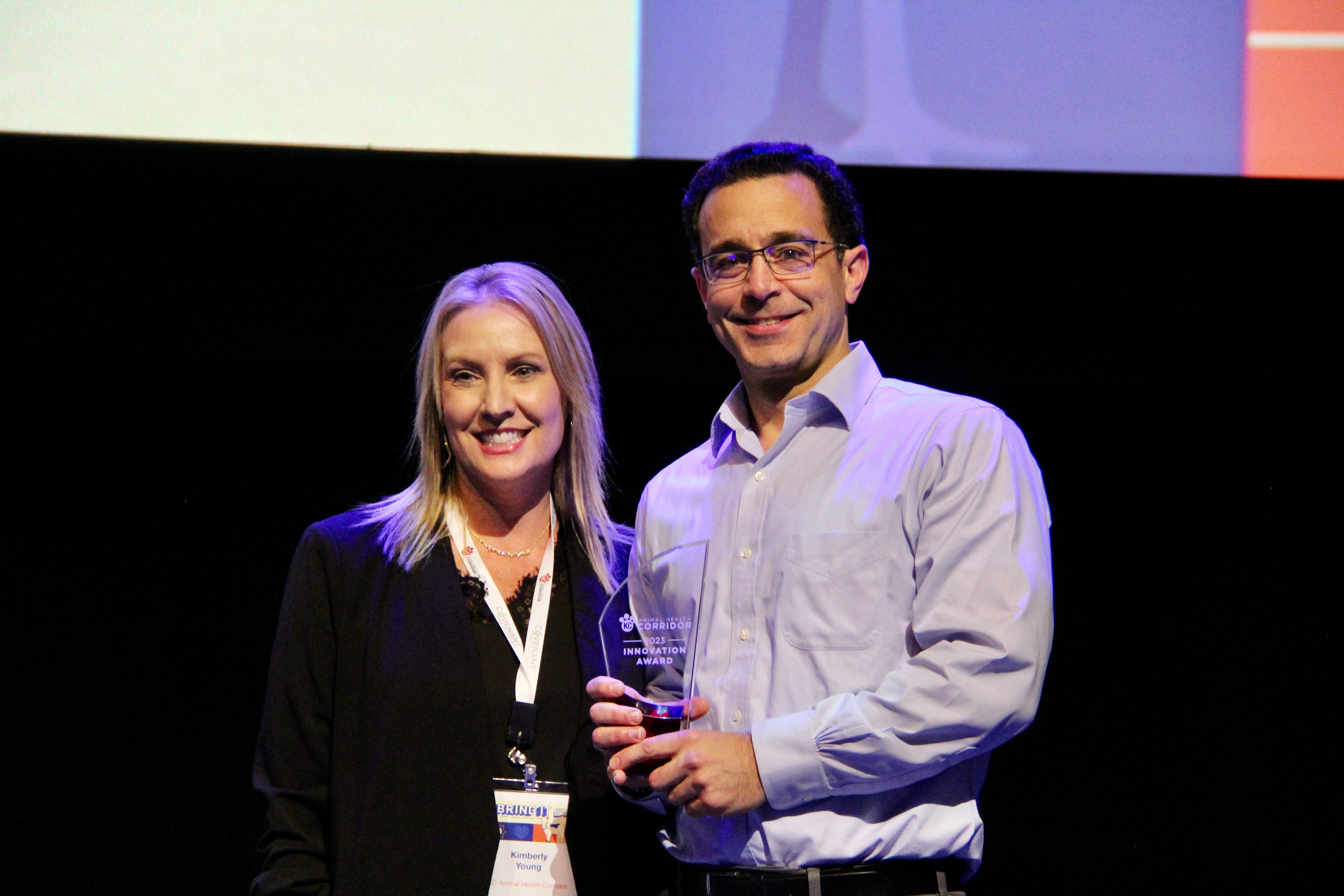 Akston Biosciences wins Innovation Award at Animal Health Summit