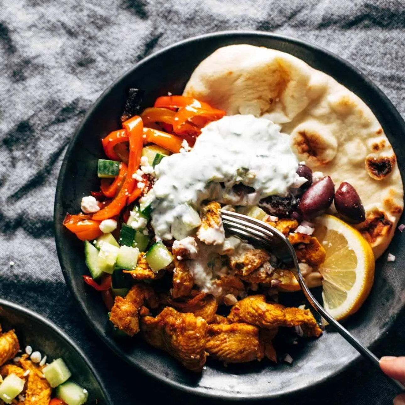 Build-Your-Own Chicken Pitas With Creamy Tzatziki