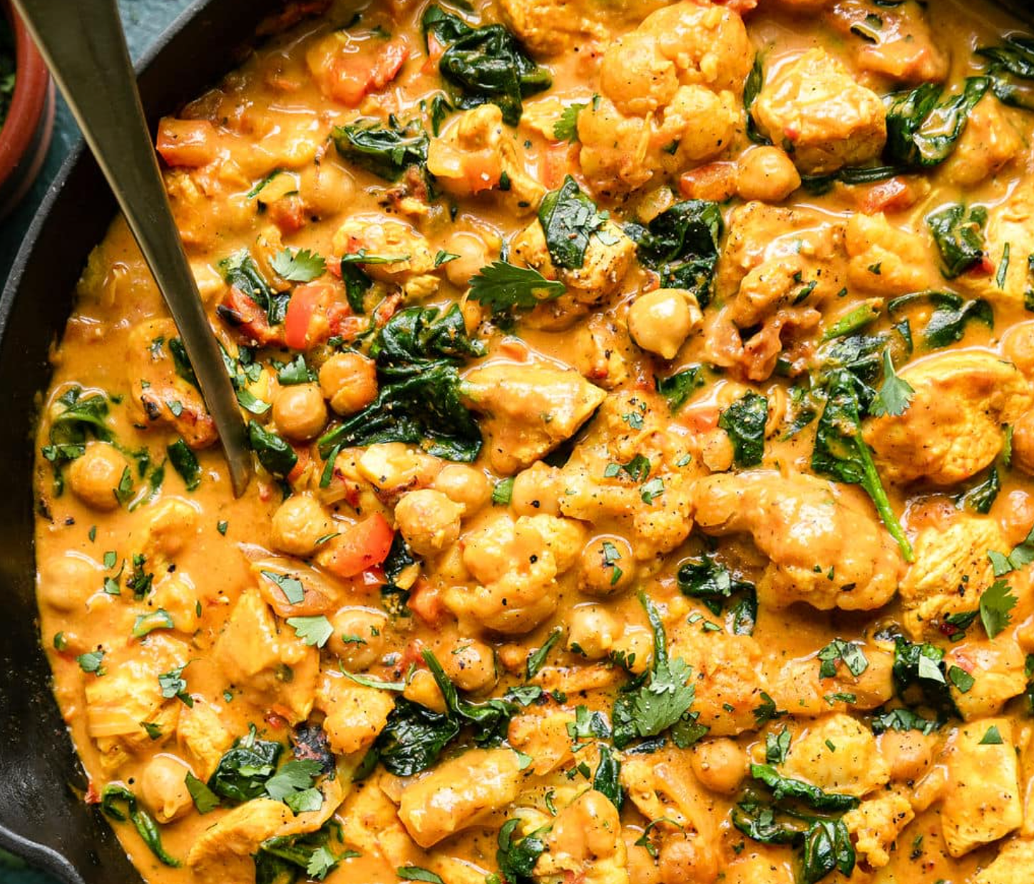 One-Skillet Chicken and Chickpea Curry Packed With Fiber and Flavor
