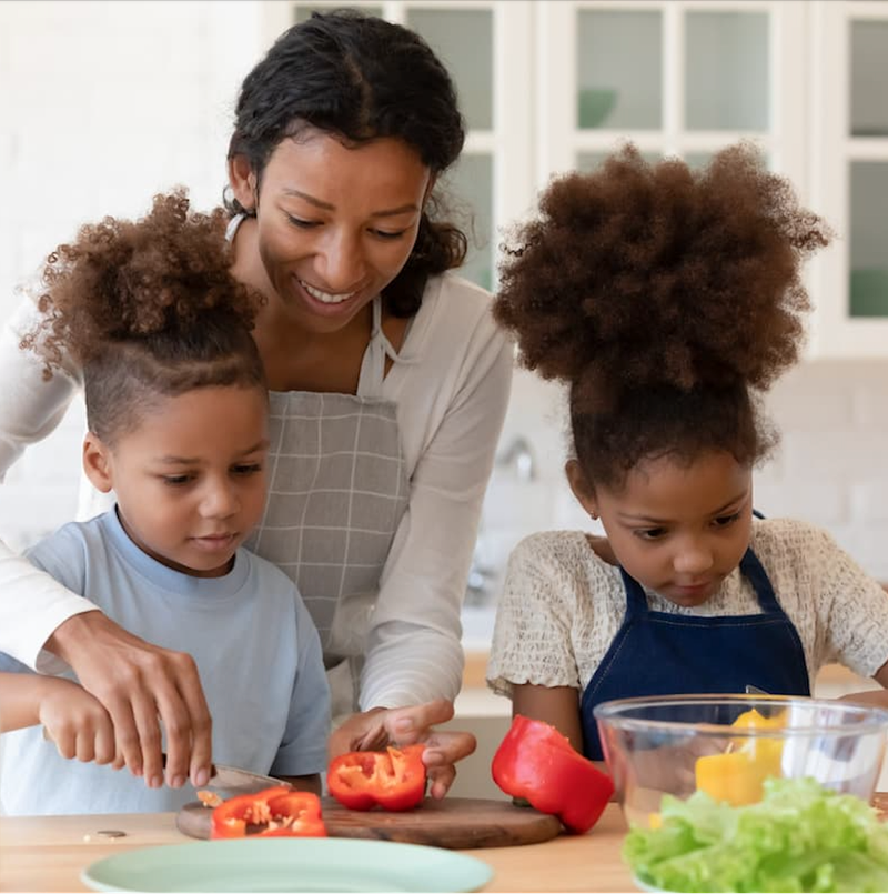 Maternal Diet and Family Habits Shape Preschool Children's Eating Patterns
