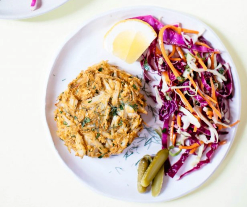 Healthy Gluten-Free Baked Crab Cakes With Crunchy Slaw