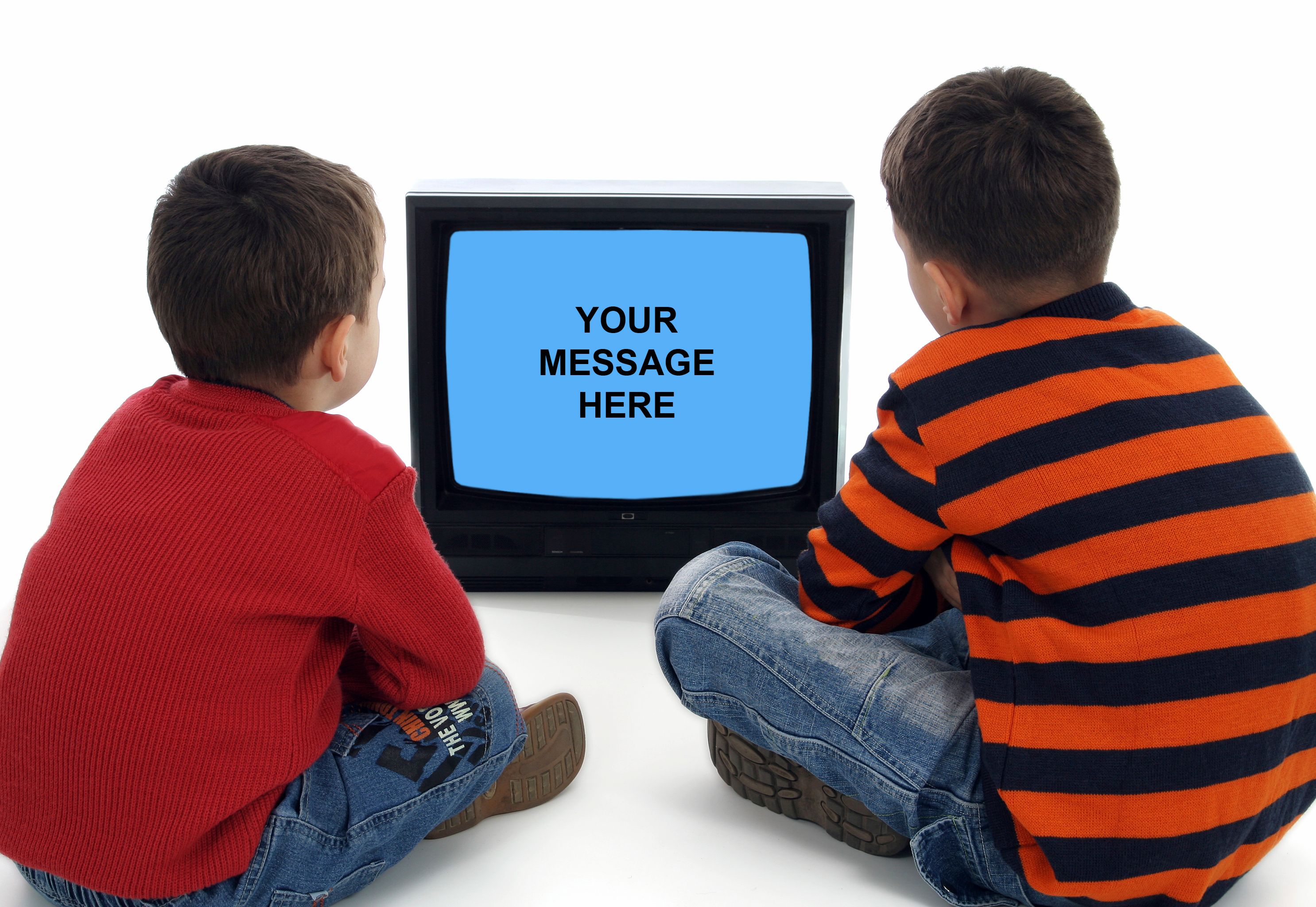 Игра телевизор для детей. Телевизор для детей. Мальчик смотрит телевизор. Дети смотрят телевизор.