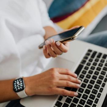 The Importance of Managing Screen Exposure with Matthew Roe, OD | Image Credit: Pexels