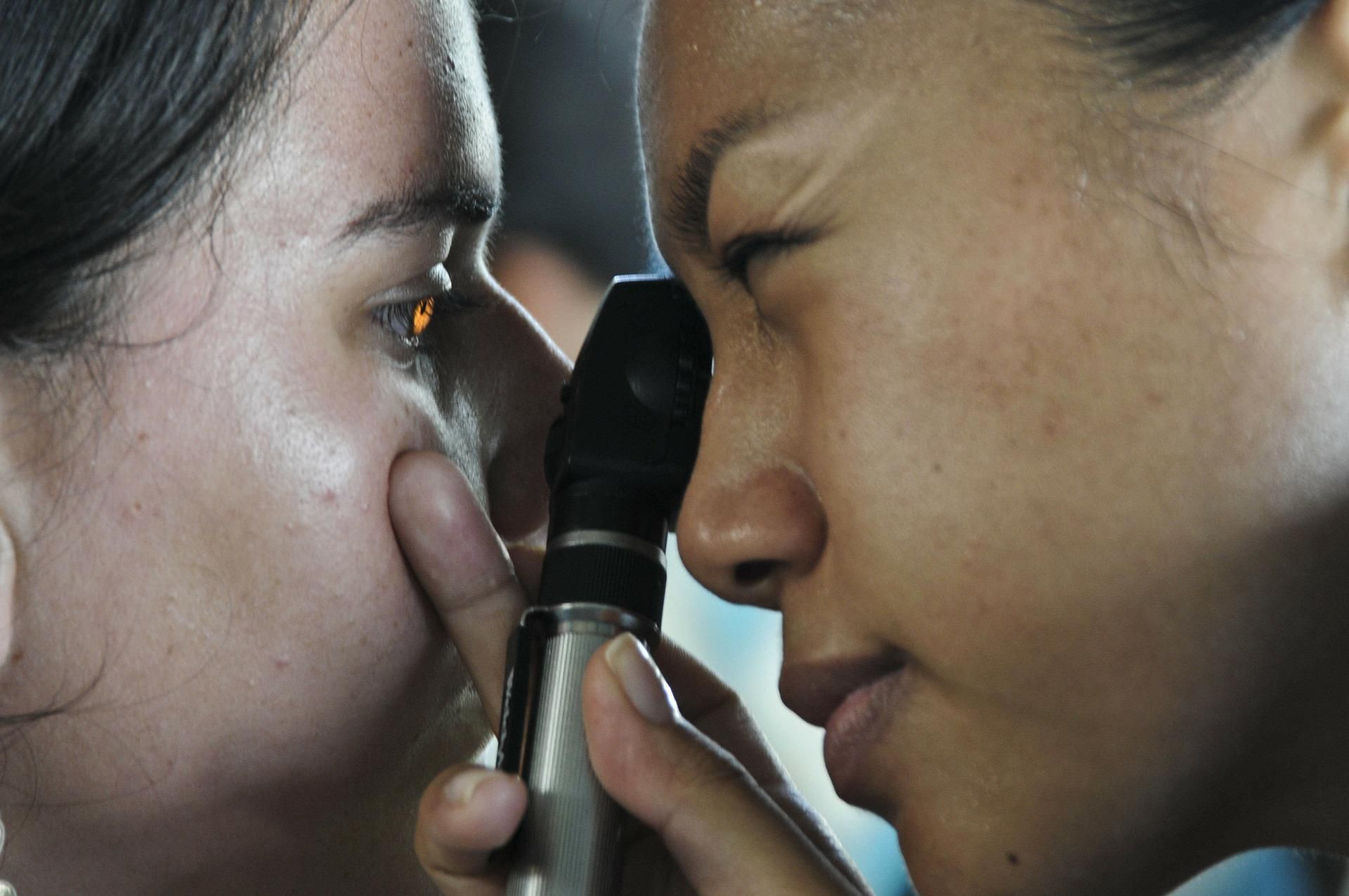 PCP performing a fundoscopy