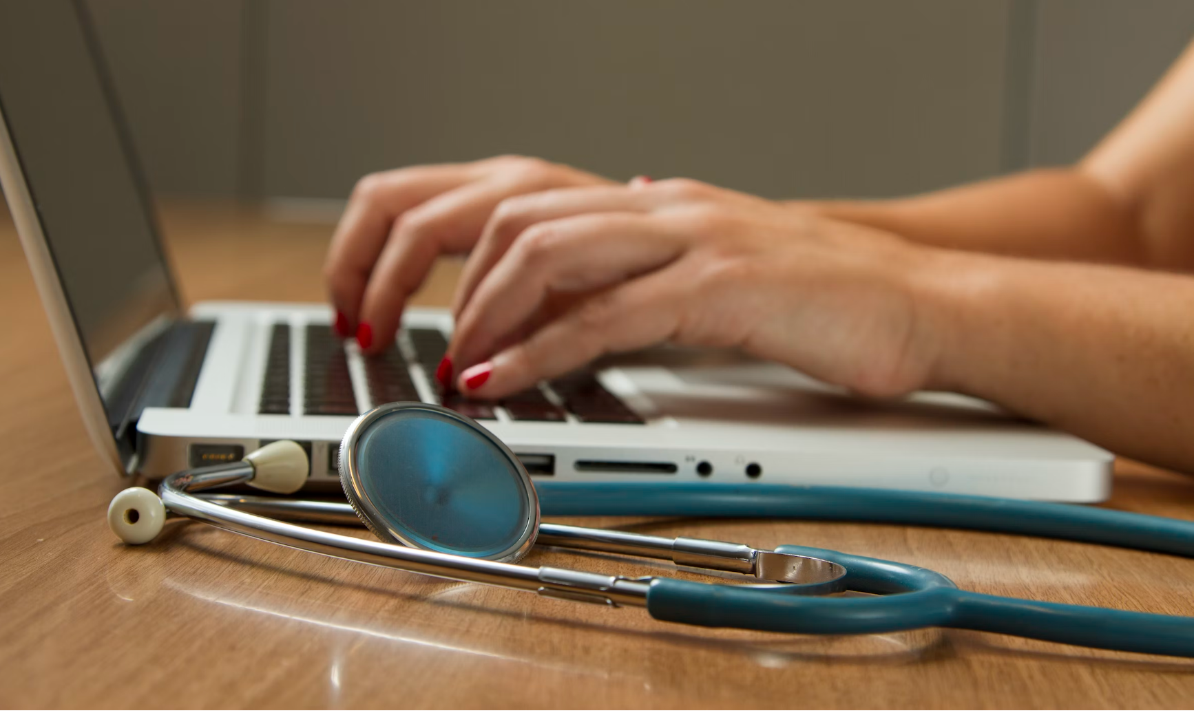 Study Finds Infliximab Biosimilar Switch Is Safe, Effective for Patients with IBD